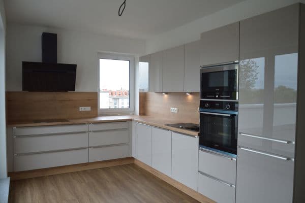 Pronájem bytu 3+1 97 m², Anny-Schlemm-Str. 7, Neu-Isenburg Pronájem bytu 3+1 97 m², Anny-Schlemm-Str. 7, Neu-Isenburg