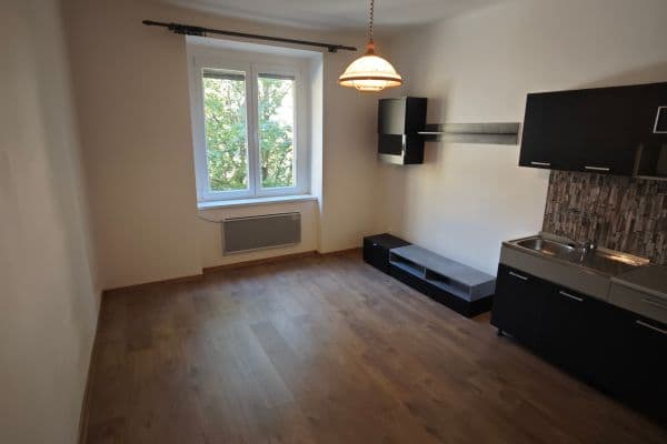Pronájem bytu 1+1 43 m², Kralická, Praha Pronájem bytu 1+1 43 m², Kralická, Praha