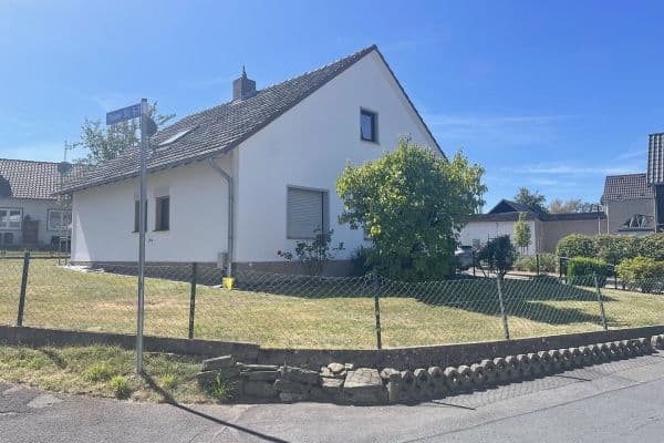 Pronájem domu 120 m², pozemek 600 m², Steiner Straße 3, Neunkirchen-Seelscheid Pronájem domu 120 m², pozemek 600 m², Steiner Straße 3, Neunkirchen-Seelscheid