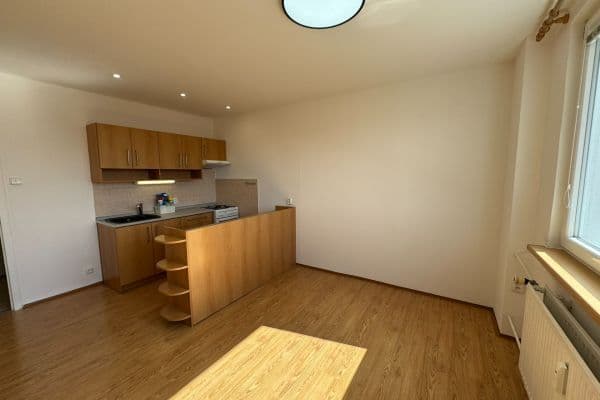 Pronájem bytu 2+kk 40 m², Bratří Čapků, Česká Lípa, Liberecký kraj Pronájem bytu 2+kk 40 m², Bratří Čapků, Česká Lípa, Liberecký kraj