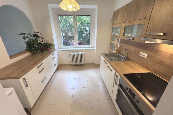 Pronájem bytu 3+1 77 m², Radbuzská, Praha Pronájem bytu 3+1 77 m², Radbuzská, Praha