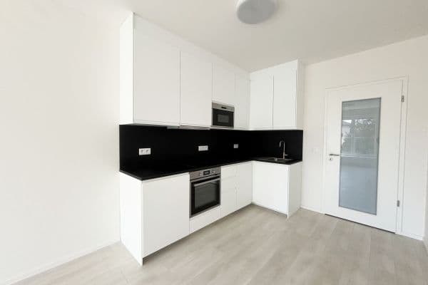 Pronájem bytu 1+kk 31 m², Českobrodská, Praha Pronájem bytu 1+kk 31 m², Českobrodská, Praha