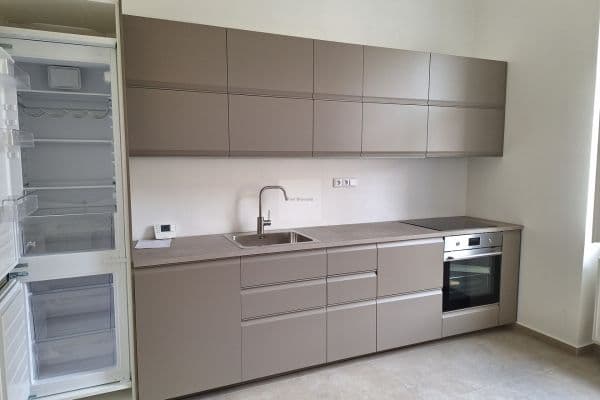 Pronájem bytu 2+1 67 m², Pod Slovany, Praha Pronájem bytu 2+1 67 m², Pod Slovany, Praha