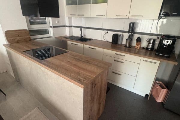 Pronájem bytu 4+kk 95 m², Salzelmenerstr.5/1, Bad Rappenau, Bádensko-Württembersko Pronájem bytu 4+kk 95 m², Salzelmenerstr.5/1, Bad Rappenau, Bádensko-Württembersko