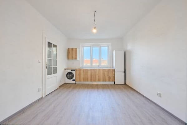 Pronájem bytu 1+kk 30 m², Viklefova, Praha Pronájem bytu 1+kk 30 m², Viklefova, Praha