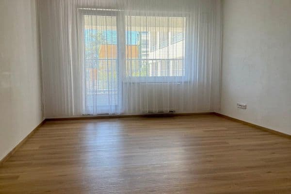 Pronájem bytu 1+kk 34 m², Mochovská, Praha Pronájem bytu 1+kk 34 m², Mochovská, Praha