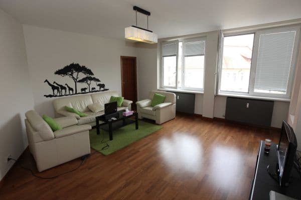 Pronájem bytu 2+1 87 m², Kvačalova, Ružinov Pronájem bytu 2+1 87 m², Kvačalova, Ružinov