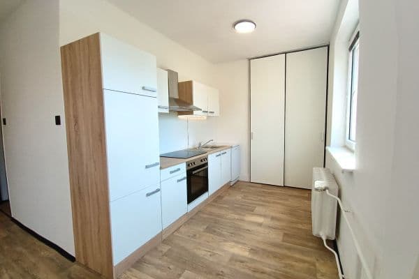 Pronájem bytu 2+kk 53 m², Jabloňová, Chrudim Pronájem bytu 2+kk 53 m², Jabloňová, Chrudim