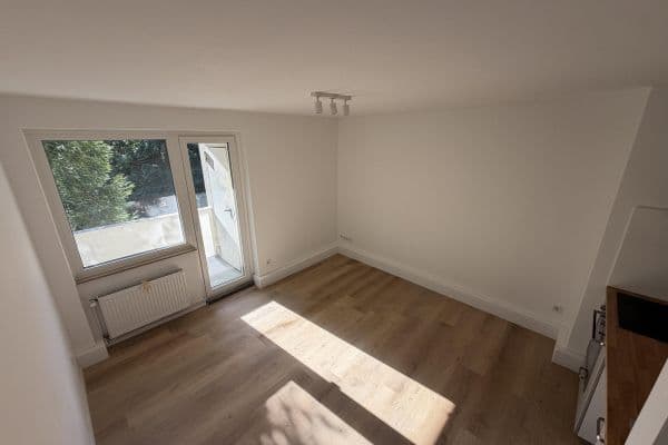 Pronájem bytu 2+1 35 m², Düsseldorf, Severní Porýní-Vestfálsko Pronájem bytu 2+1 35 m², Düsseldorf, Severní Porýní-Vestfálsko