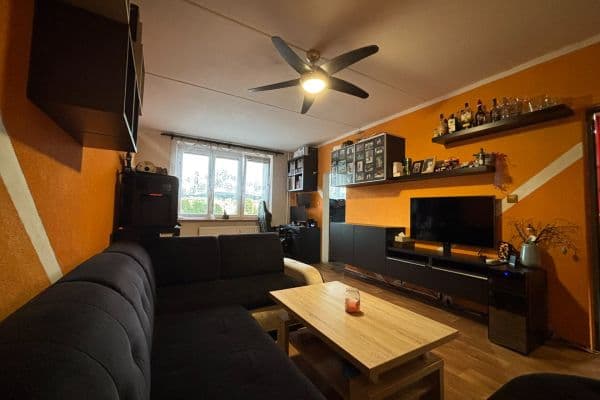 Prodej bytu 4+1 77 m², Závodu míru, Sokolov, Karlovarský kraj Prodej bytu 4+1 77 m², Závodu míru, Sokolov, Karlovarský kraj