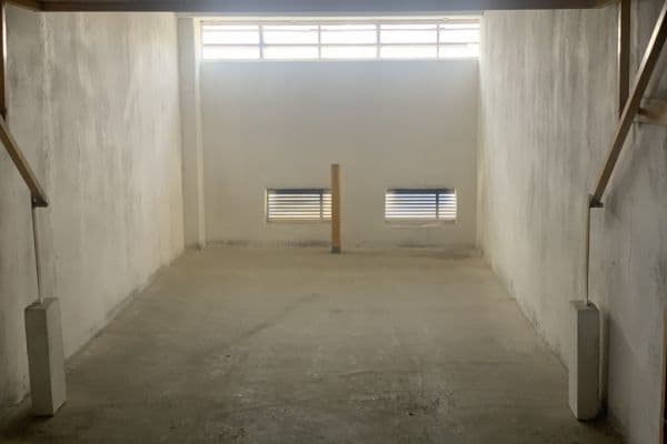 Pronájem garáže 18 m², Holušická, Praha Pronájem garáže 18 m², Holušická, Praha