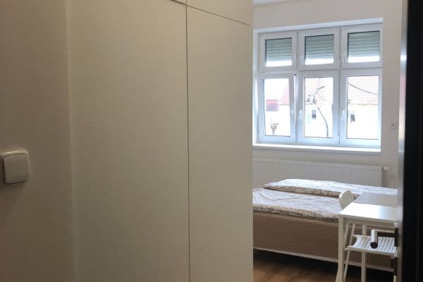 Pronájem bytu 1+kk 20 m², Bělohorská, Praha Pronájem bytu 1+kk 20 m², Bělohorská, Praha