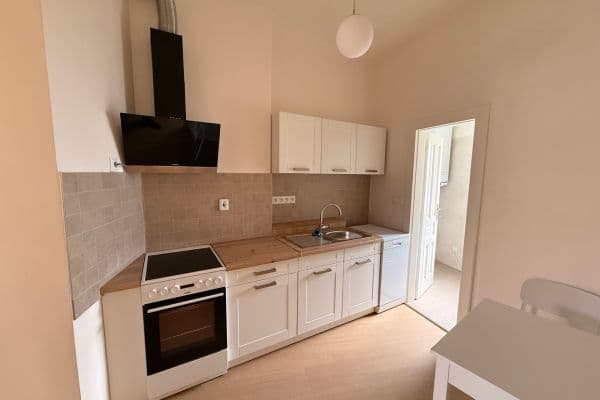 Pronájem bytu 2+1 52 m², Krymská, Praha Pronájem bytu 2+1 52 m², Krymská, Praha