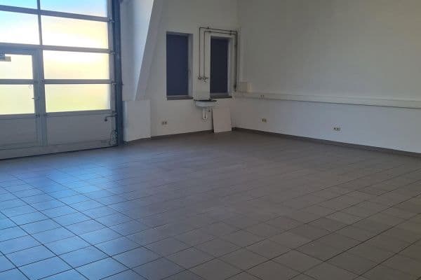 Pronájem nebytového prostoru 210 m², Kahl Pronájem nebytového prostoru 210 m², Kahl
