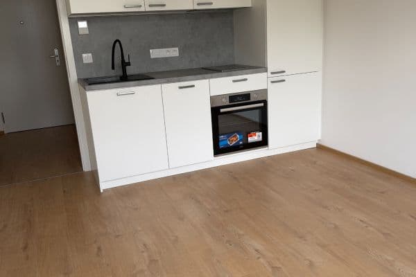 Pronájem bytu 1+kk 28 m², Blažimská, Praha Pronájem bytu 1+kk 28 m², Blažimská, Praha