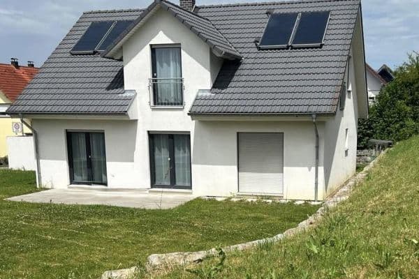 Prodej domu 142 m², pozemek 725 m², Heppachweg 2, Kirchberg an der Jagst Prodej domu 142 m², pozemek 725 m², Heppachweg 2, Kirchberg an der Jagst