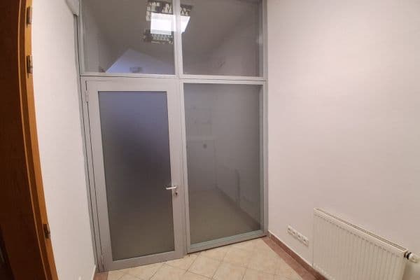 Pronájem kanceláře 100 m², Jeseniova, Praha Pronájem kanceláře 100 m², Jeseniova, Praha