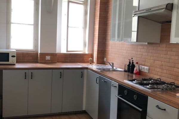 Pronájem bytu 2+1 80 m², Odborů, Praha Pronájem bytu 2+1 80 m², Odborů, Praha