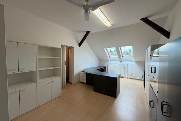 Pronájem kanceláře 133 m², Dubečská, Praha Pronájem kanceláře 133 m², Dubečská, Praha
