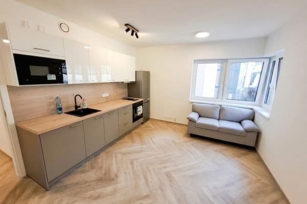 Pronájem bytu 2+kk 41 m², Plzeňská, Praha Pronájem bytu 2+kk 41 m², Plzeňská, Praha