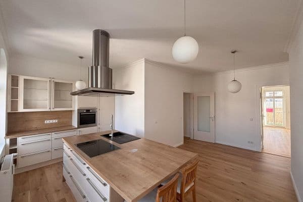 Prodej bytu 3+1 104 m², Berlin, Berlín Prodej bytu 3+1 104 m², Berlin, Berlín