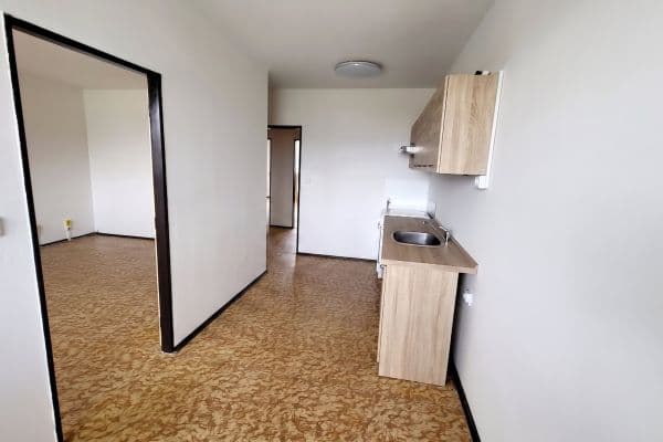 Pronájem bytu 3+1 70 m², Nad Stadionem, Králův Dvůr Pronájem bytu 3+1 70 m², Nad Stadionem, Králův Dvůr