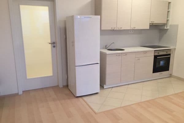 Pronájem bytu 1+kk 35 m², Modenská, Praha Pronájem bytu 1+kk 35 m², Modenská, Praha