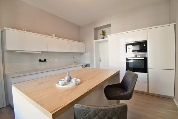 Prodej bytu 3+1 83 m², Kovářská, Praha Prodej bytu 3+1 83 m², Kovářská, Praha