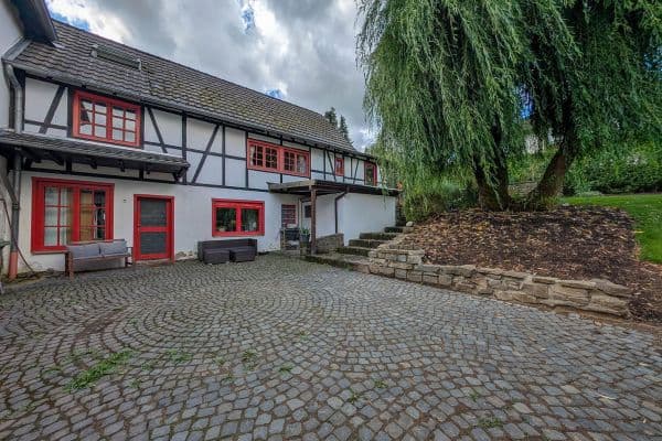 Prodej domu 250 m², pozemek 1.211 m², Hanfer Straße 22, Hennef Prodej domu 250 m², pozemek 1.211 m², Hanfer Straße 22, Hennef