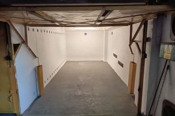 Pronájem garáže 18 m², Chelčického, Praha Pronájem garáže 18 m², Chelčického, Praha