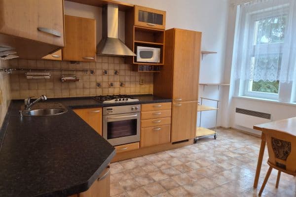 Pronájem bytu 2+1 82 m², U Letenského sadu, Praha Pronájem bytu 2+1 82 m², U Letenského sadu, Praha