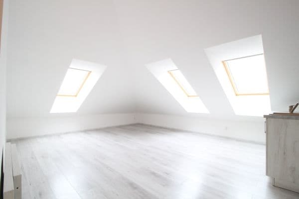 Pronájem bytu 3+1 78 m², Slepá, Milovice Pronájem bytu 3+1 78 m², Slepá, Milovice