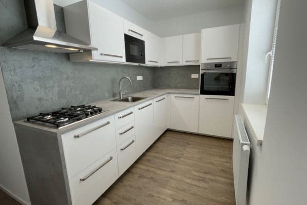 Prodej bytu 2+1 58 m², Spojovací, Sezemice Prodej bytu 2+1 58 m², Spojovací, Sezemice