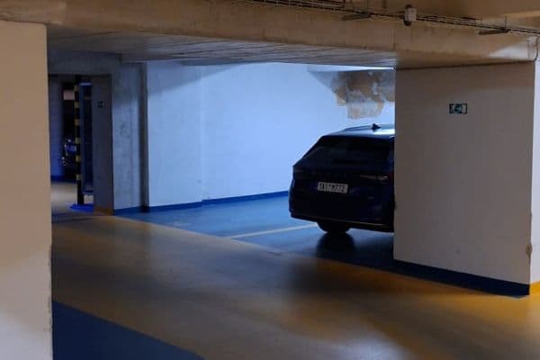 Pronájem garáže 15 m², Rooseveltova, Praha Pronájem garáže 15 m², Rooseveltova, Praha