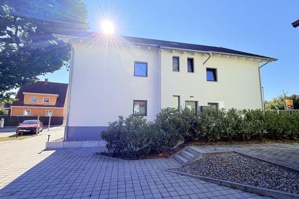 Pronájem bytu 3+1 71 m², Nibelungenweg 2, Plattling Pronájem bytu 3+1 71 m², Nibelungenweg 2, Plattling