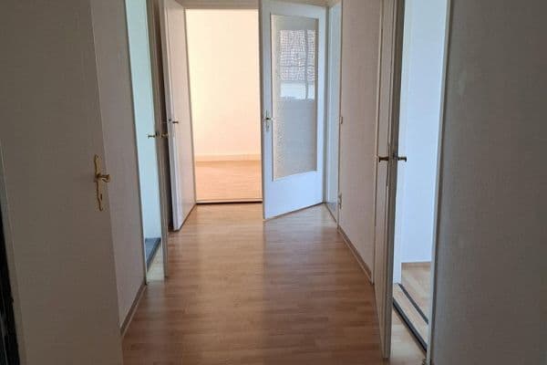 Pronájem bytu 3+1 65 m², Marxstr. 1, Seifhennersdorf Pronájem bytu 3+1 65 m², Marxstr. 1, Seifhennersdorf