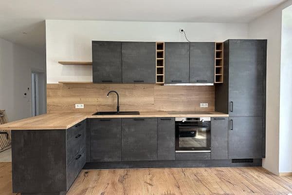 Pronájem bytu 5+1 141 m², Badstr. 131, Egloffstein Pronájem bytu 5+1 141 m², Badstr. 131, Egloffstein