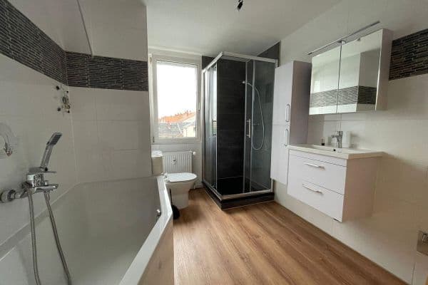 Pronájem bytu 3+1 70 m², Langestr.27, Freiberg Pronájem bytu 3+1 70 m², Langestr.27, Freiberg