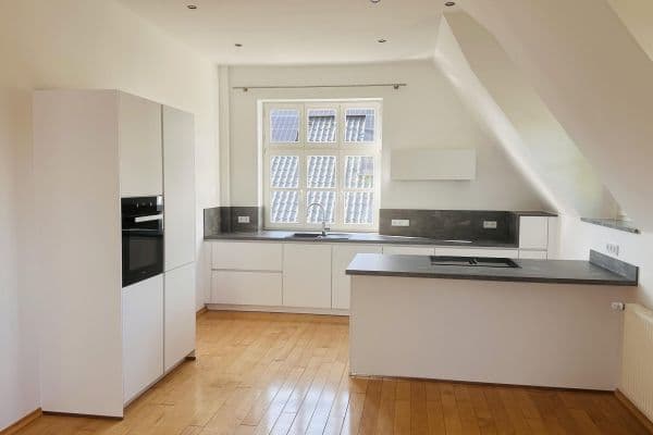 Pronájem bytu 4+1 135 m², Melle Pronájem bytu 4+1 135 m², Melle