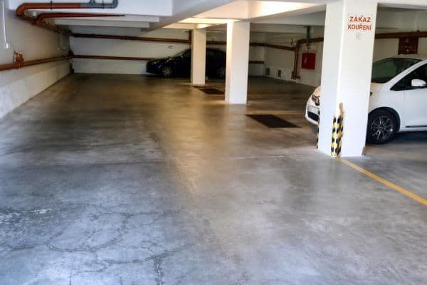 Pronájem garáže 20 m², Högrova, Brno, Jihomoravský kraj Pronájem garáže 20 m², Högrova, Brno, Jihomoravský kraj