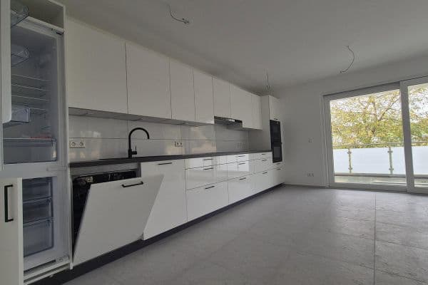 Pronájem bytu 3+1 90 m², Am Bach 17, Aglasterhausen Pronájem bytu 3+1 90 m², Am Bach 17, Aglasterhausen