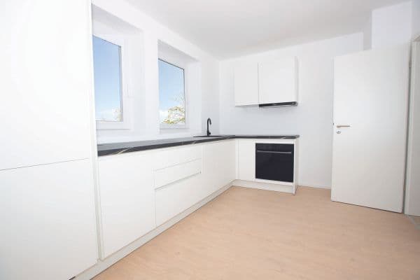 Pronájem bytu 4+1 94 m², Sulzburgstraße 40, Lenningen Pronájem bytu 4+1 94 m², Sulzburgstraße 40, Lenningen