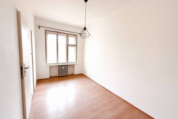 Pronájem bytu 2+kk 36 m², Nádražní, Praha Pronájem bytu 2+kk 36 m², Nádražní, Praha