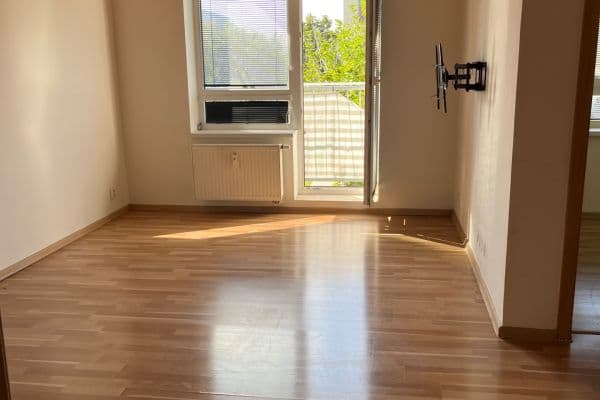 Pronájem bytu 2+1 45 m², Spojovací, Milovice Pronájem bytu 2+1 45 m², Spojovací, Milovice