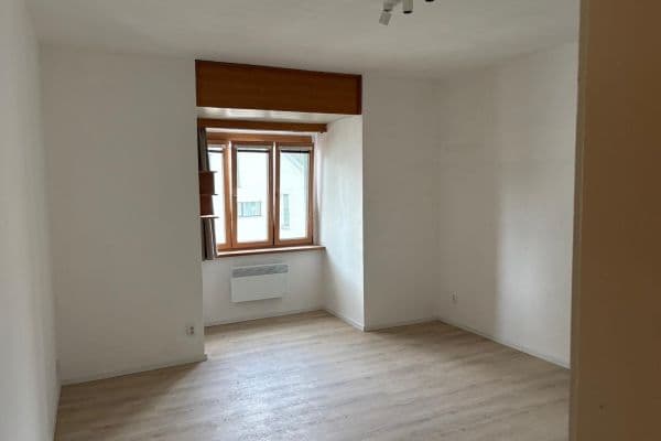 Prodej bytu 1+kk 32 m², Plzeňská, Praha Prodej bytu 1+kk 32 m², Plzeňská, Praha