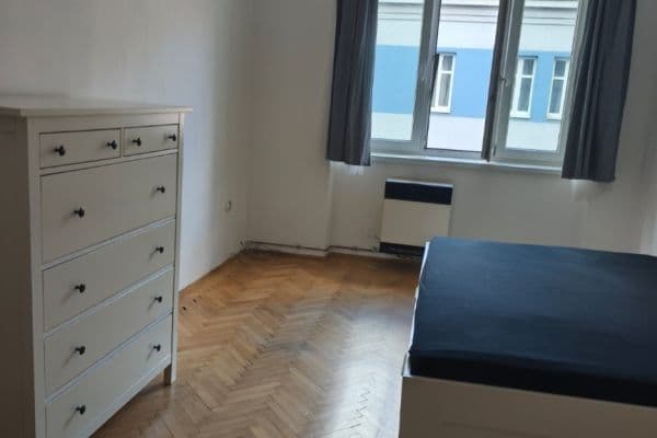 Pronájem bytu 3+1 87 m², V Mezihoří, Praha Pronájem bytu 3+1 87 m², V Mezihoří, Praha
