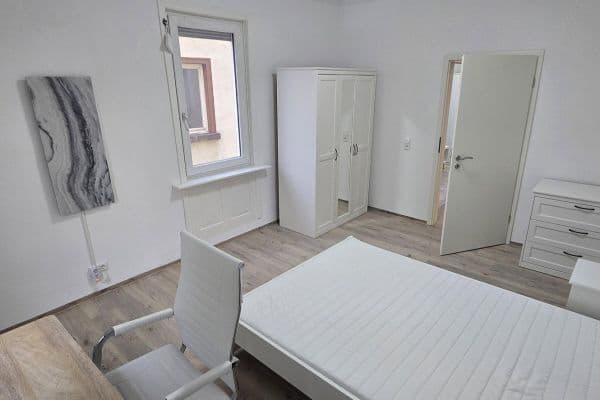 Pronájem bytu 1+1 32 m², Duisburgerstraße 22, Stuttgart, Bádensko-Württembersko Pronájem bytu 1+1 32 m², Duisburgerstraße 22, Stuttgart, Bádensko-Württembersko
