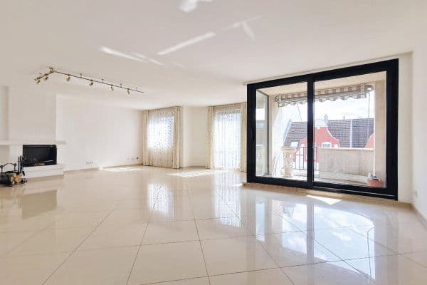 Pronájem bytu 3+1 128 m², Düsseldorf Benrath Pronájem bytu 3+1 128 m², Düsseldorf Benrath