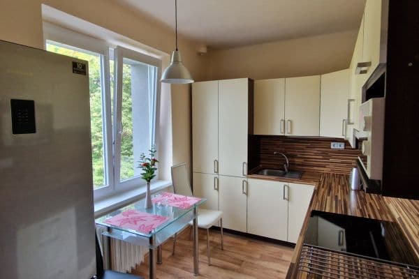 Pronájem bytu 2+1 54 m², Pod Lipami, Praha Pronájem bytu 2+1 54 m², Pod Lipami, Praha