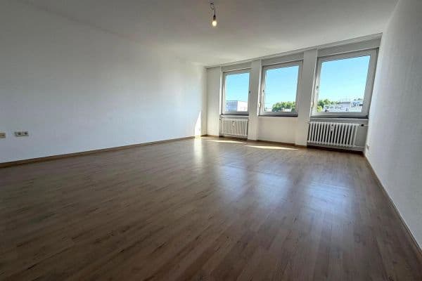Pronájem bytu 2+1 70 m², Bismarckstraße 83, Ludwigshafen, Porýní-Falc Pronájem bytu 2+1 70 m², Bismarckstraße 83, Ludwigshafen, Porýní-Falc